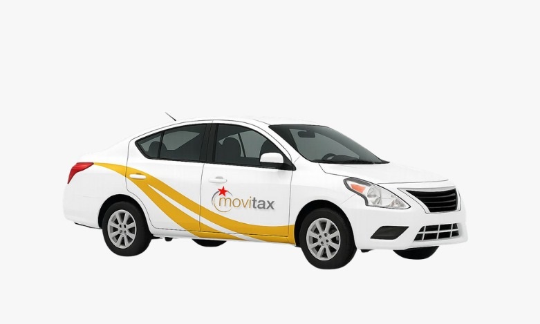 Taxi sedán blanco movitax